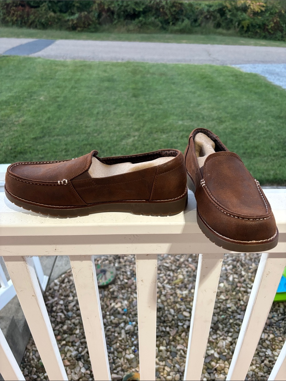 Skechers Women’s Brown Suede Slip-On Loafers NWT size 9 - Picture 3 of 11